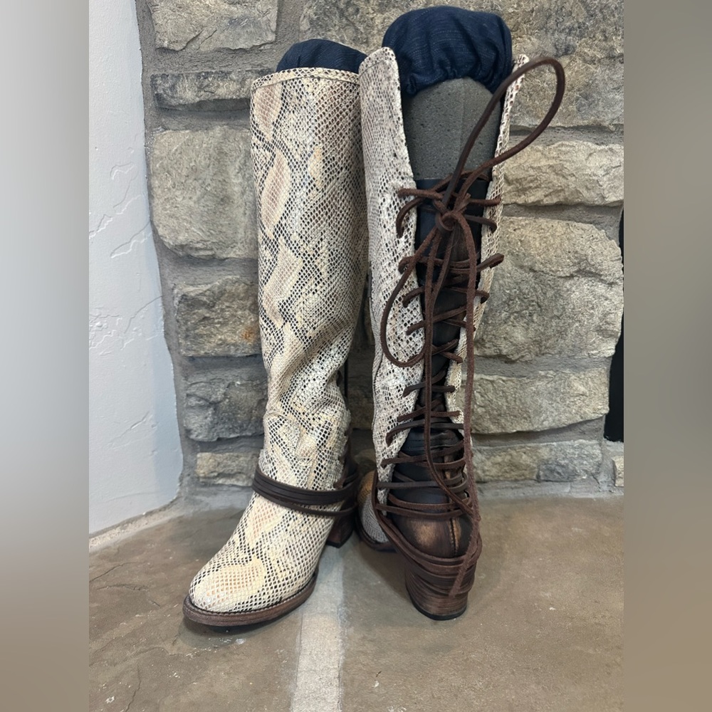 FREEBIRD COAL BOOTS SIZE 7 worn once